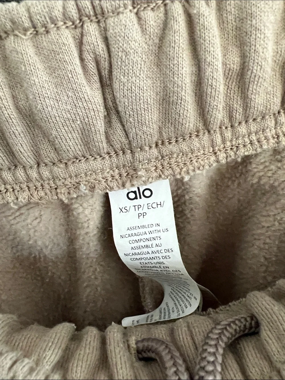 ALO Yoga Women’s Taupe Accolade straight leg Sweatpants - Relaxed Fit - Picture 3 of 8